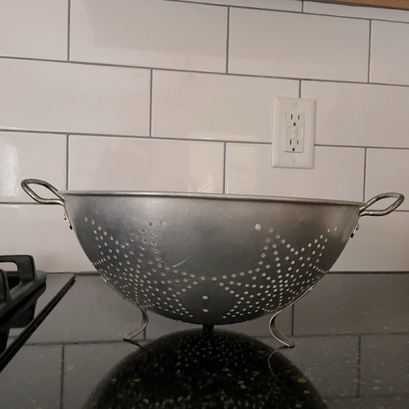 Vintage 1950s Metal Mirro Aluminum Star Pattern Strainer on 3 feet - Picture 1 of 8